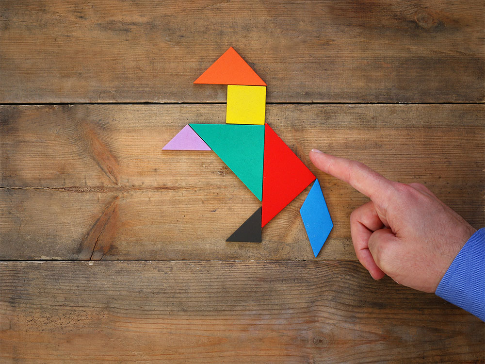 Erlebnispädagogik kombinieren wie eine Tangram-Figur