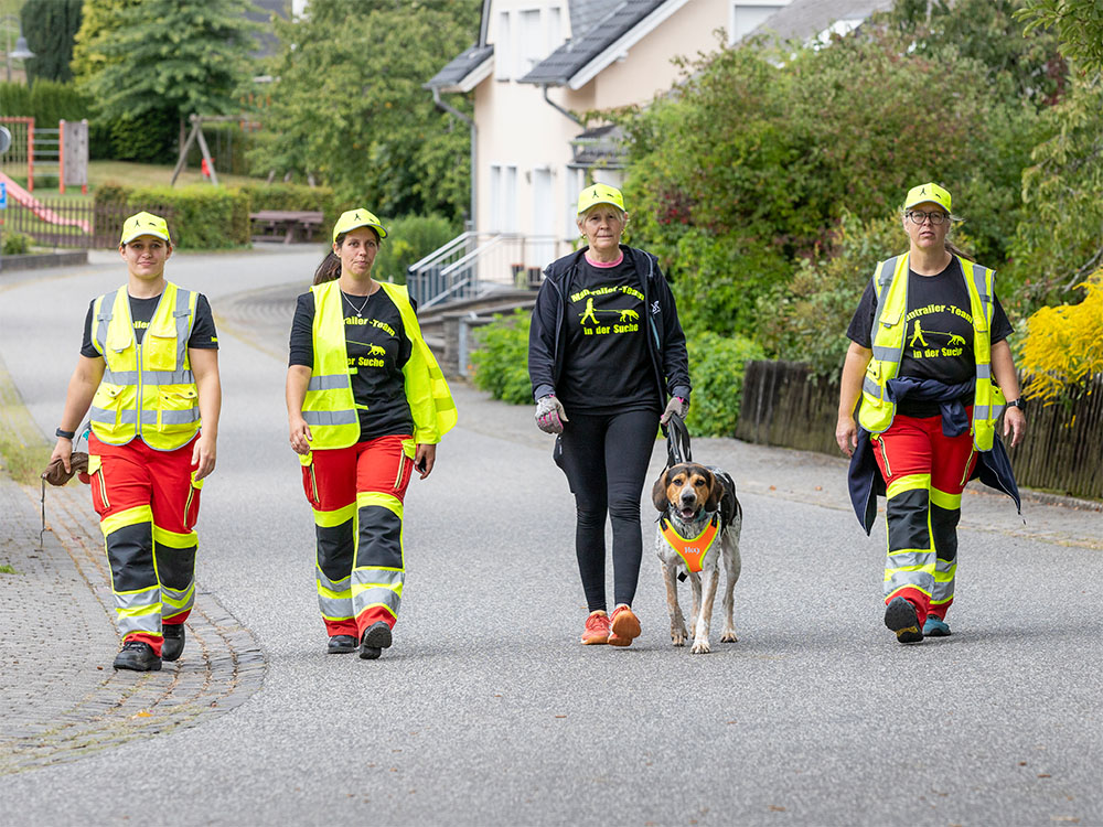 Geballtes Hundetrainer Expertenwissen im Einsatz beim Mantrailing